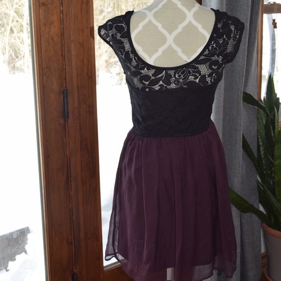 Cute lace and chiffon dress - Picture 3 of 8
